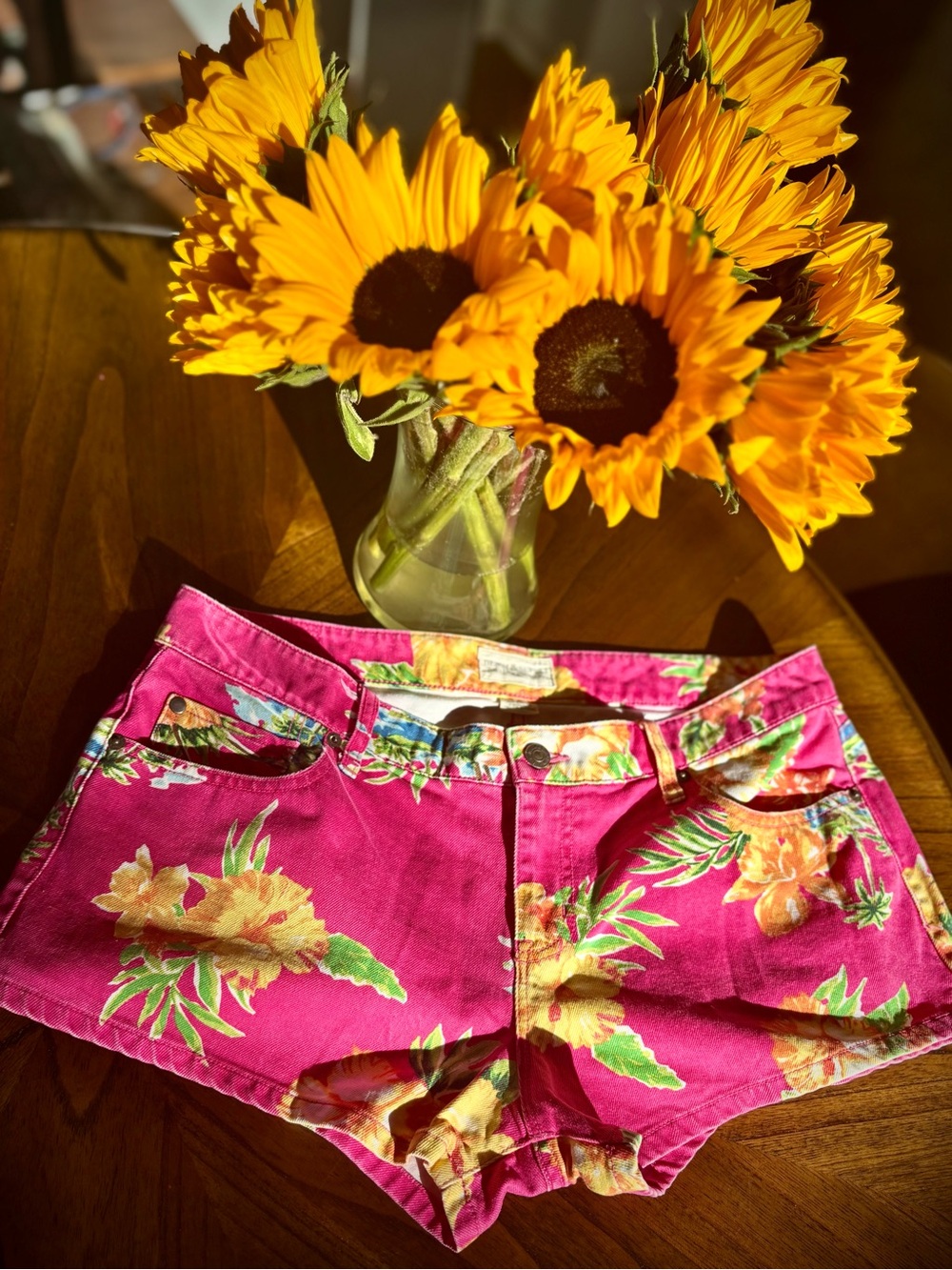 Ralph Lauren Pink Hibiscus Print Denim Shorts Tropical Coastal Chic - Picture 2 of 4